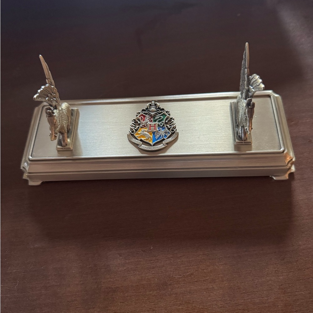 Hogwarts Harry Potter Crested 8” Die Cast Wizard Wand Holder winged boar emblem - Picture 2 of 8